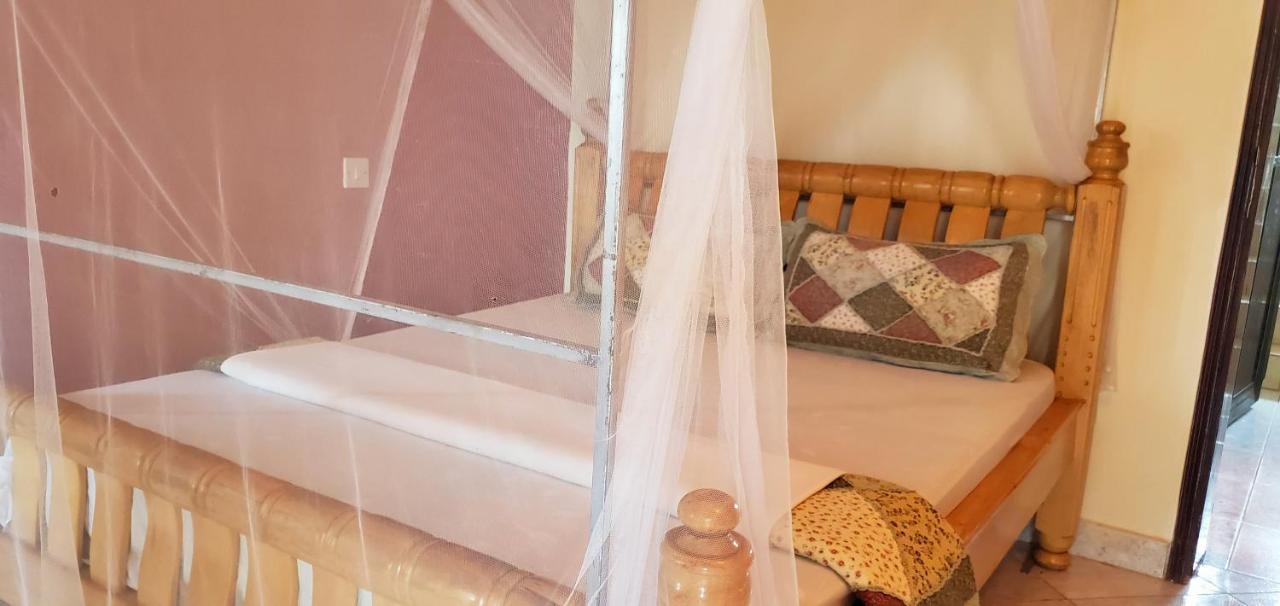 La Feve Beach Bed And Breakfast Entebbe Exteriér fotografie