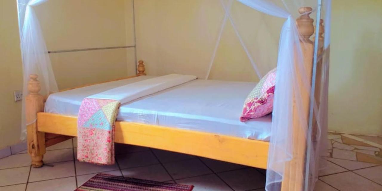 La Feve Beach Bed And Breakfast Entebbe Exteriér fotografie