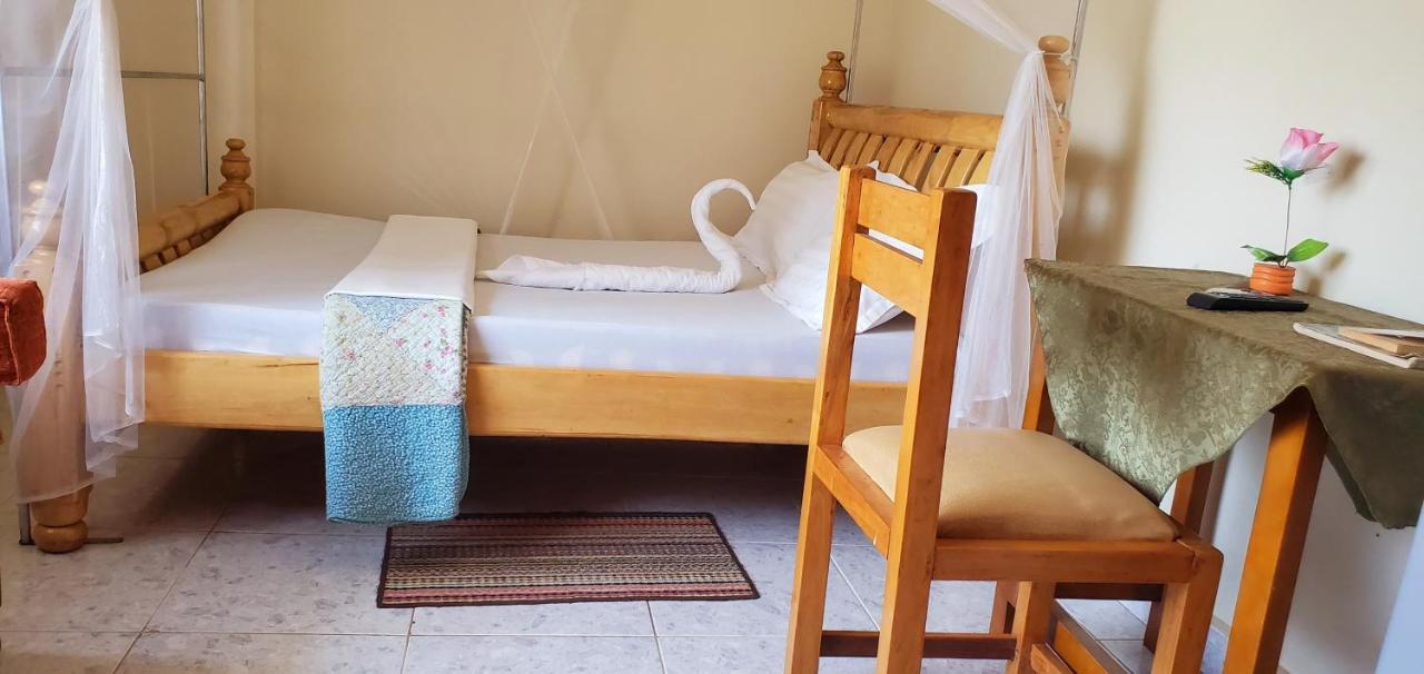 La Feve Beach Bed And Breakfast Entebbe Exteriér fotografie