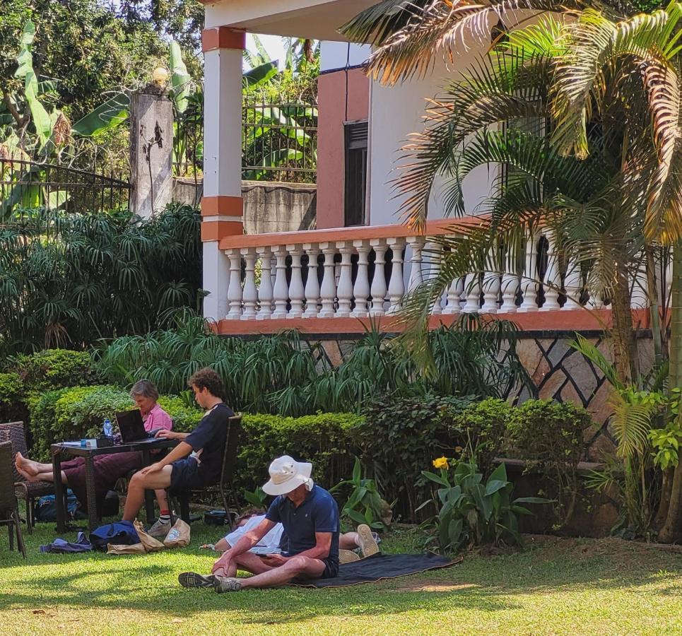 La Feve Beach Bed And Breakfast Entebbe Exteriér fotografie